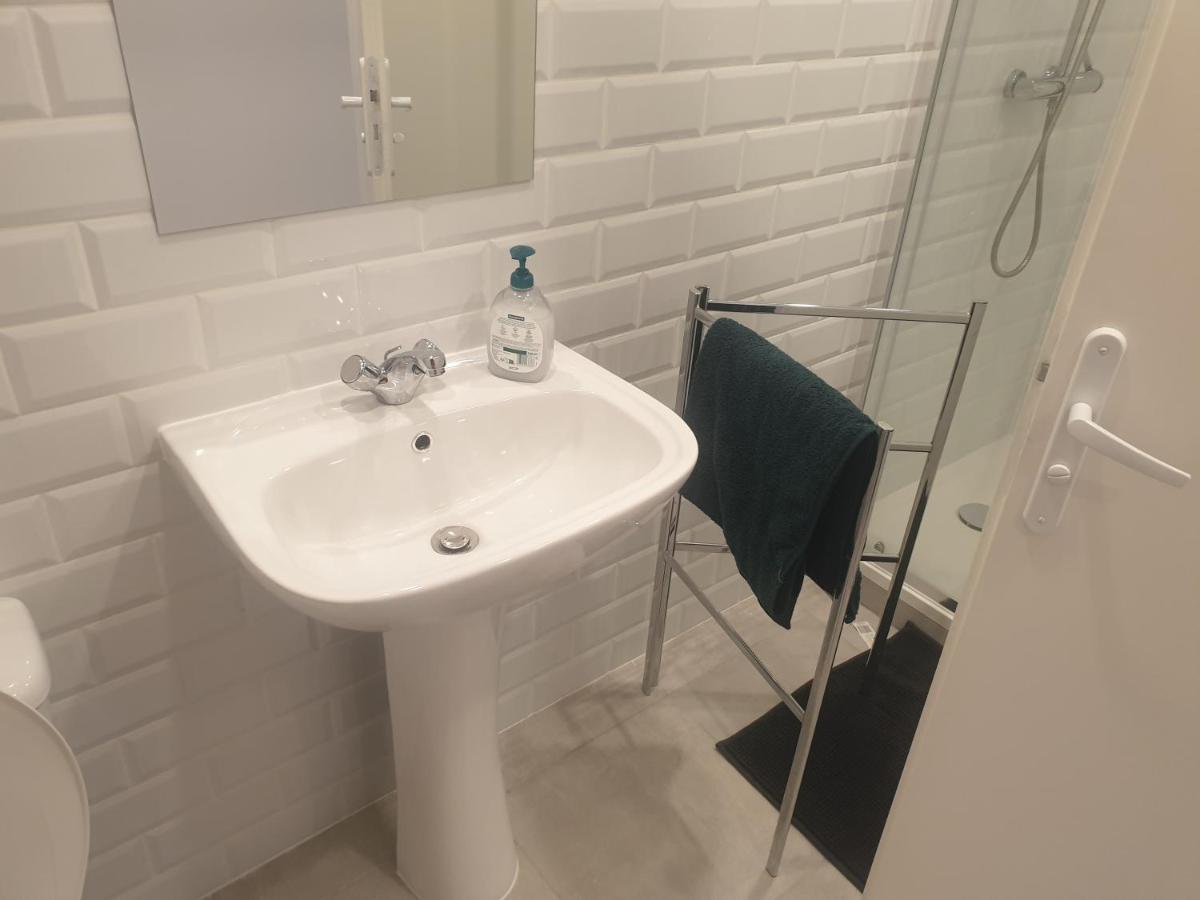 Appartements Renove 2023 Proche Aeroport 5Min, Gare Sncf 2 Min, Tramway Au Pied De L'Immeuble , Parking Possible, Renovated Apartments 2023 Near The Airport 5 Min, Train Station 2 Min, Tram Next To The Building 1 Min, Parking Possible Nice Bagian luar foto