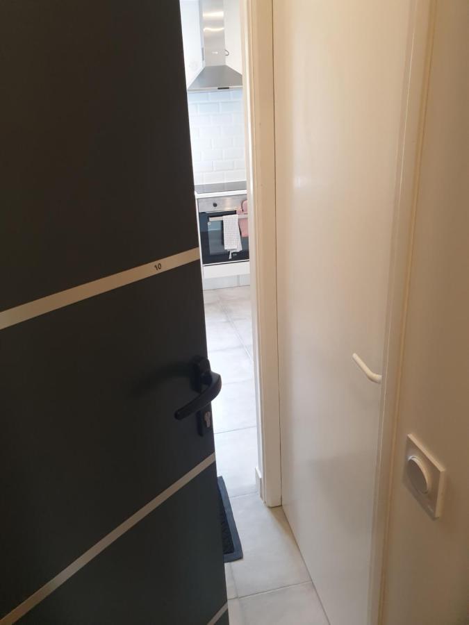 Appartements Renove 2023 Proche Aeroport 5Min, Gare Sncf 2 Min, Tramway Au Pied De L'Immeuble , Parking Possible, Renovated Apartments 2023 Near The Airport 5 Min, Train Station 2 Min, Tram Next To The Building 1 Min, Parking Possible Nice Ruang foto